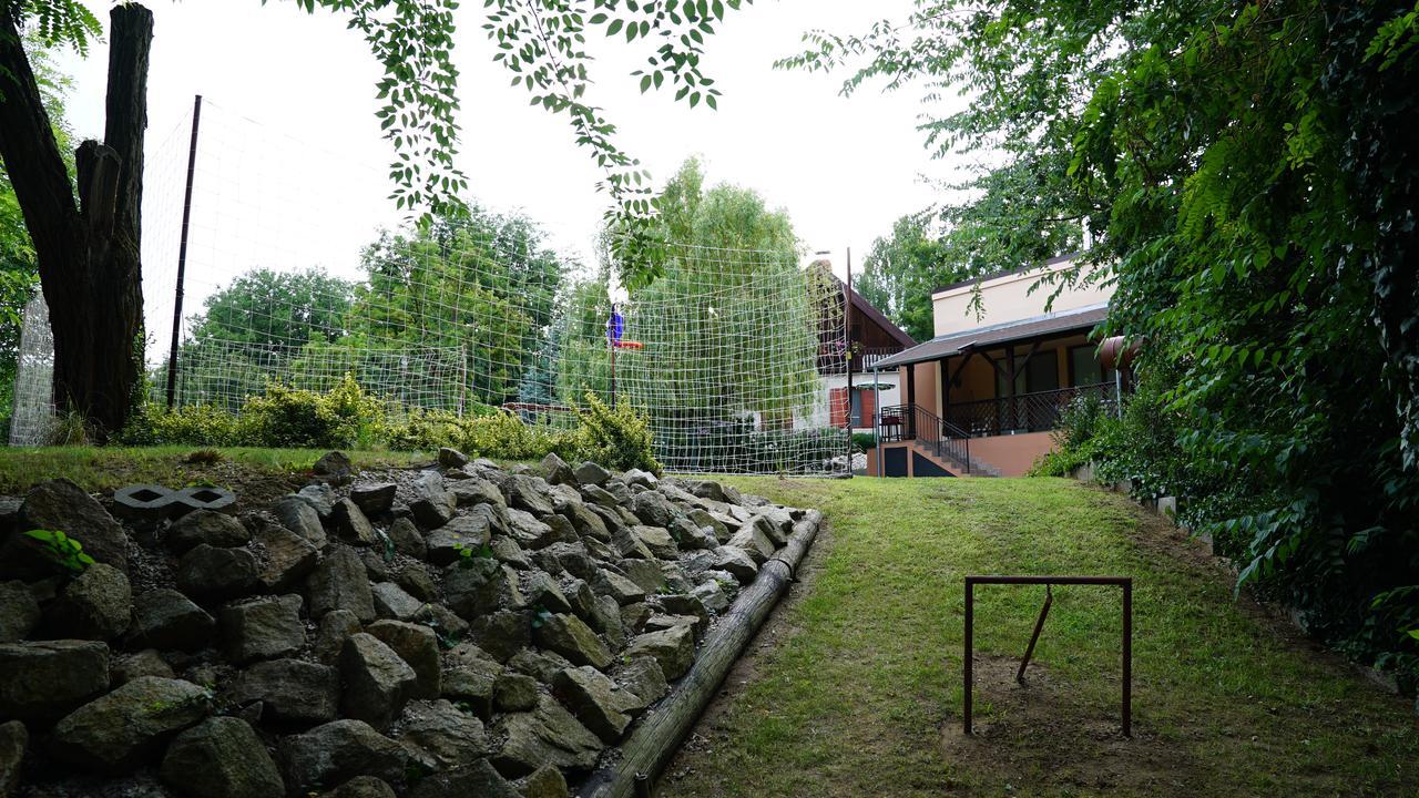 Tobo House Along The River Danube Radvaň nad Dunajom Εξωτερικό φωτογραφία